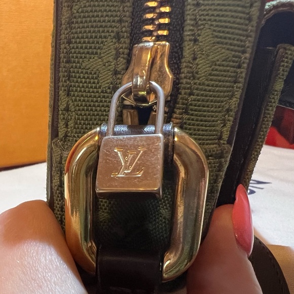 Louis Vuitton Juliette MM Monogram Mini Canvas Handbag - Picture 10 of 13